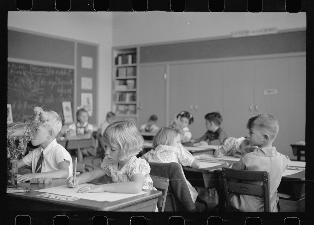 [Untitled photo, possibly related to: Schoolroom at Greenhills, Ohio]. Sourced from the Library of Congress.