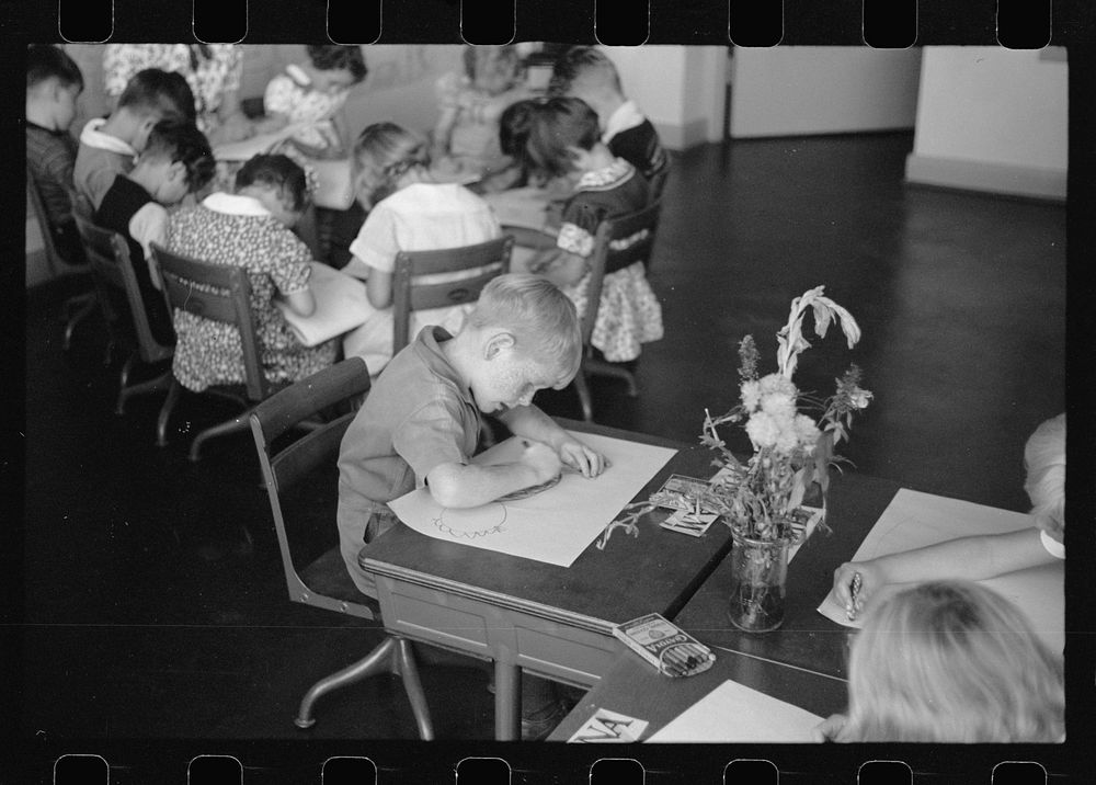 Schoolroom at Greenhills, Ohio. Sourced from the Library of Congress.