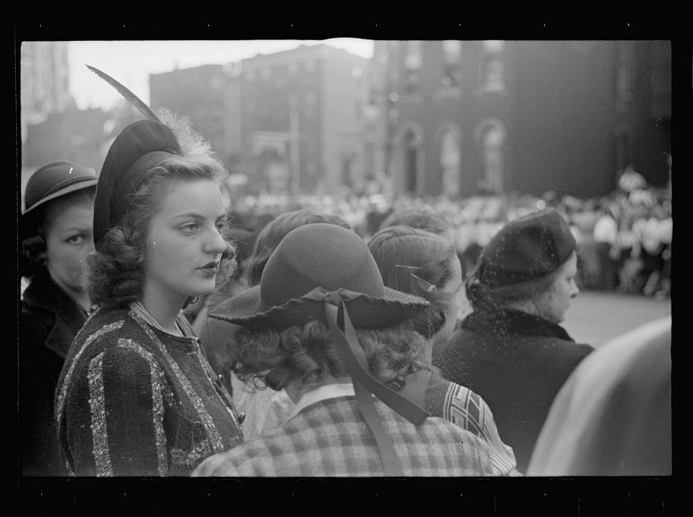 Girls watching the parade, Cincinnati, Ohio. Sourced from the Library of Congress.