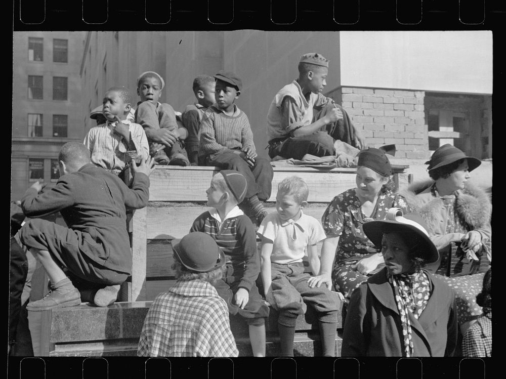 Waiting for the parade to pass, Cincinnati, Ohio. Sourced from the Library of Congress.