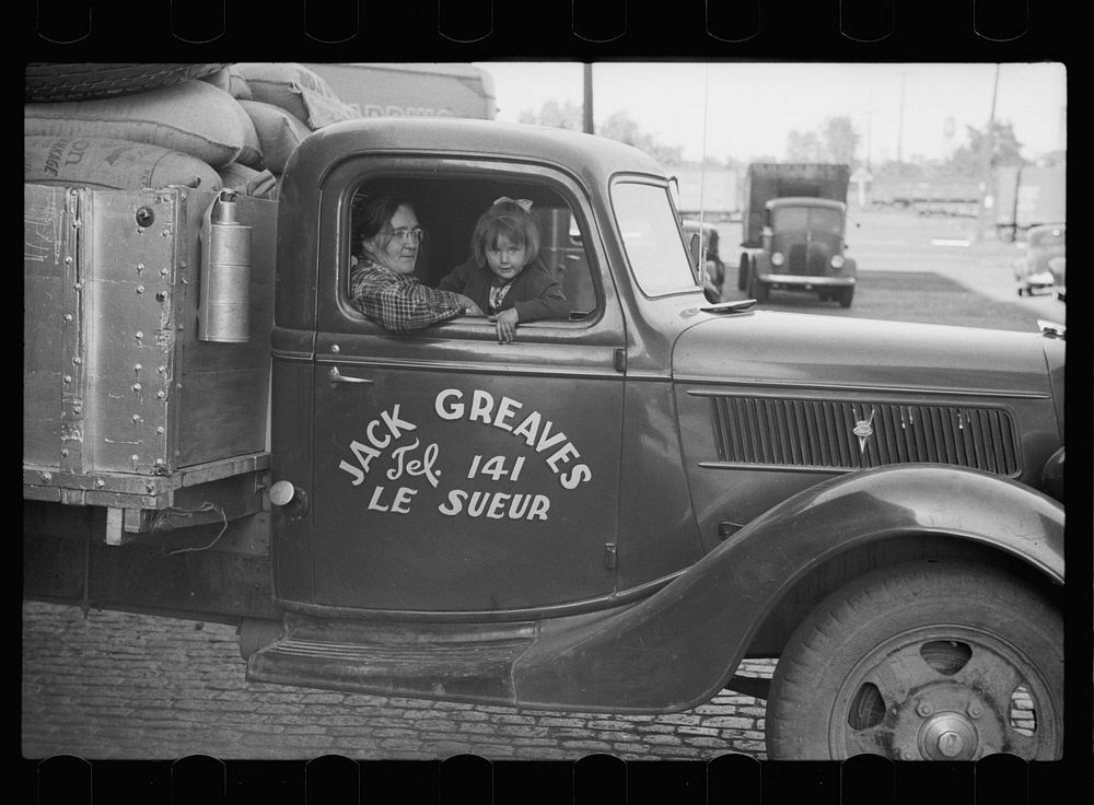 [Untitled photo, possibly related to: Family of trucker waiting while truck is being loaded, Minneapolis, Minnesota].…