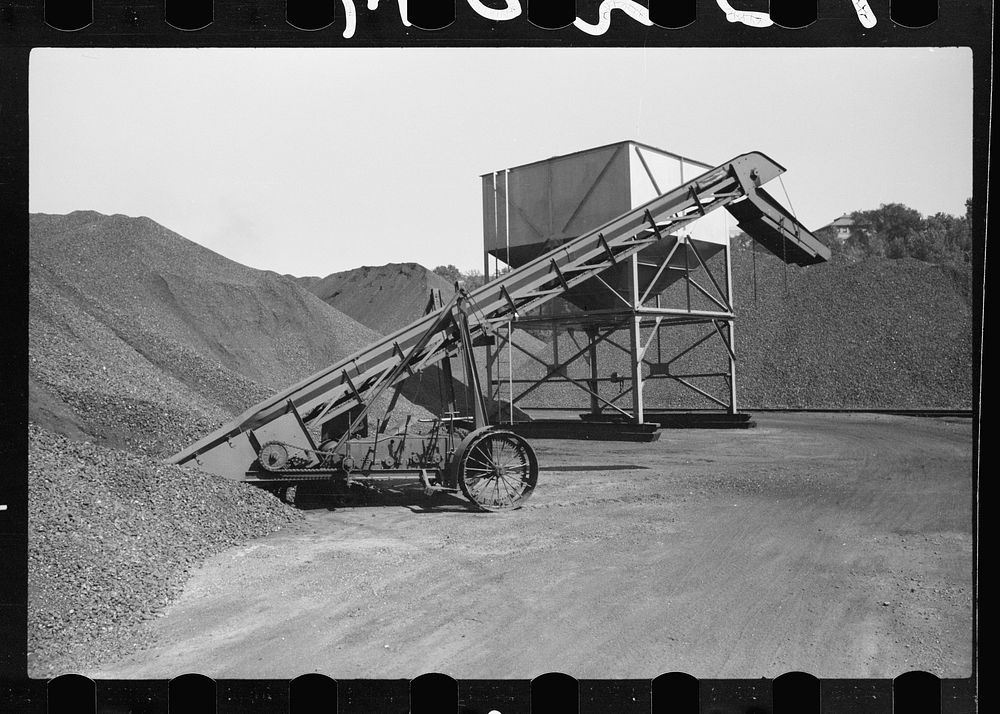 Coal and loader, Minneapolis, Minn.. Sourced from the Library of Congress.