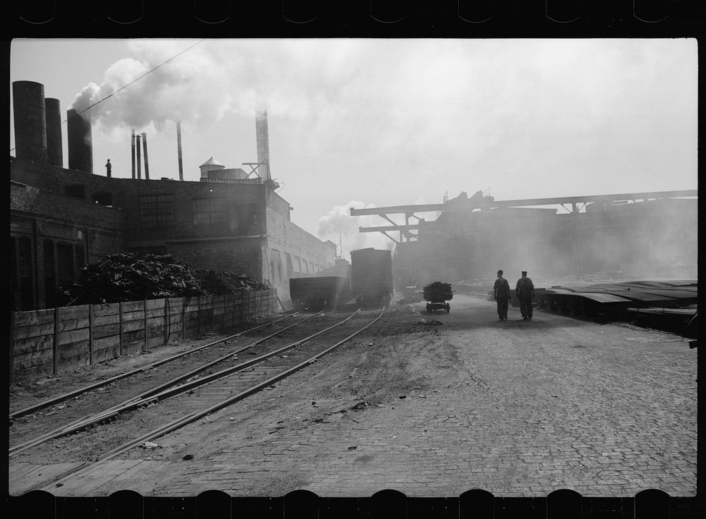 Tractor factory, Minneapolis, Minnesota. Sourced from the Library of Congress.