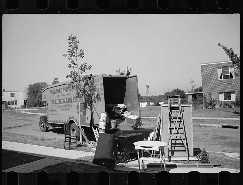 [Untitled photo, possibly related to: Family moving in at Greenhills, Ohio]. Sourced from the Library of Congress.