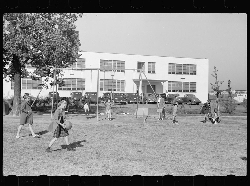 [Untitled photo, possibly related to: School grounds, Greenhills, Ohio]. Sourced from the Library of Congress.