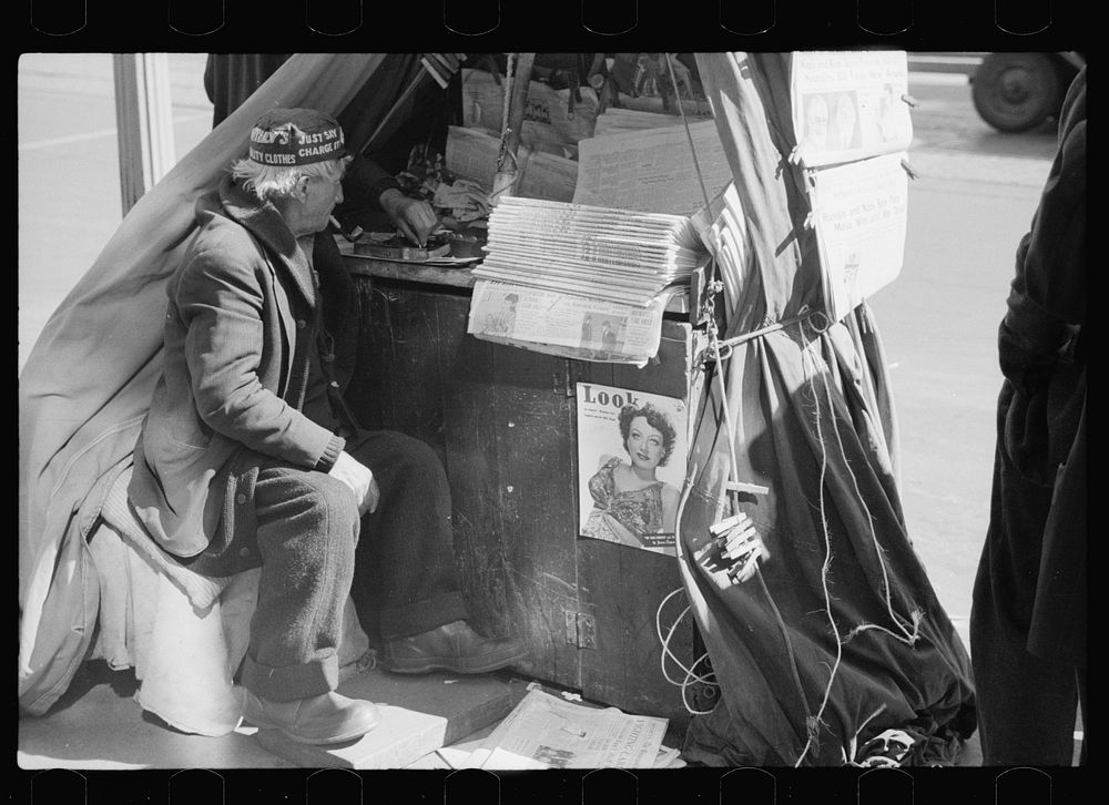 Newsstand, Gateway District, Minneapolis, Minnesota. Sourced from the Library of Congress.