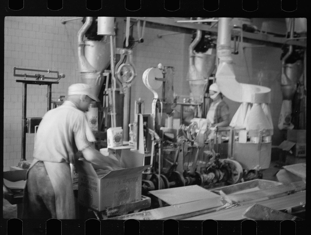 [Untitled photo, possibly related to: Packing flour, Pillsbury mills, Minneapolis, Minnesota]. Sourced from the Library of…