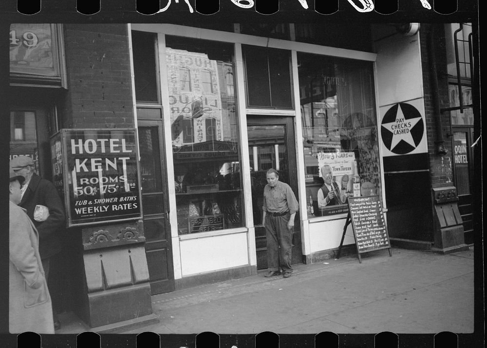 Man leaving saloon in Gateway District, Minneapolis, Minnesota. Sourced from the Library of Congress.