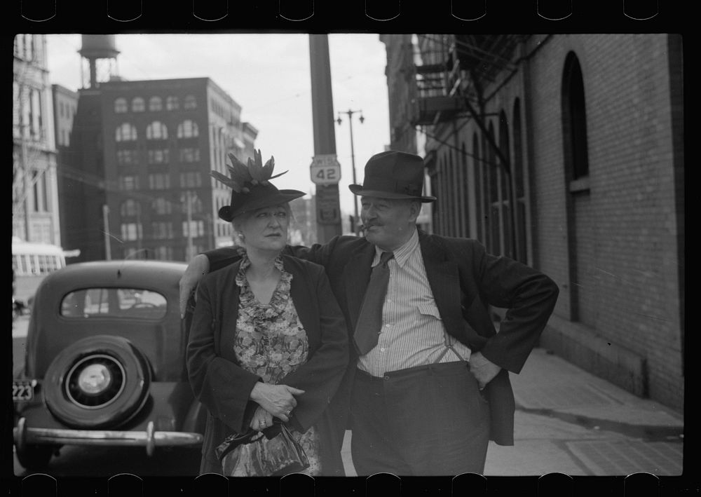 German couple, Milwaukee, Wisconsin. Sourced from the Library of Congress.