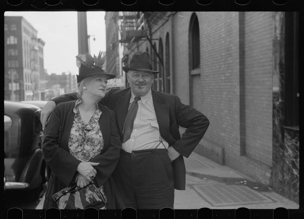 [Untitled photo, possibly related to: German couple, Milwaukee, Wisconsin]. Sourced from the Library of Congress.