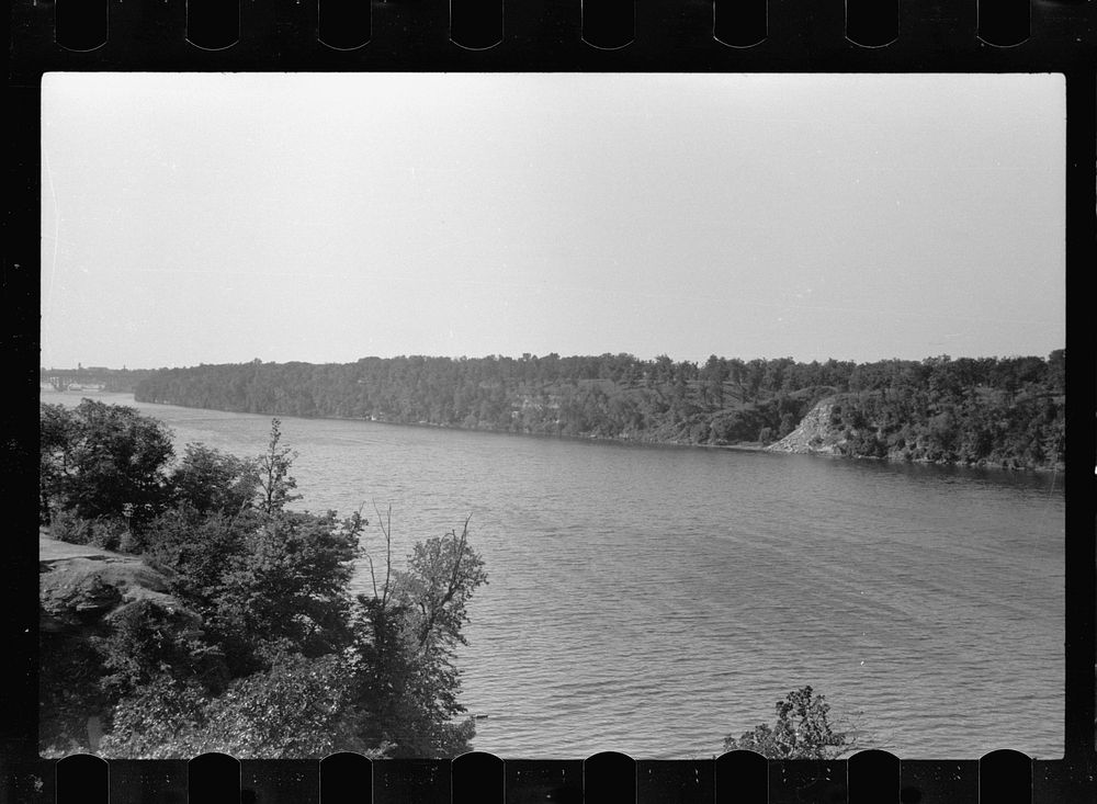 Mississippi River, Minneapolis, Minnesota. Sourced from the Library of Congress.
