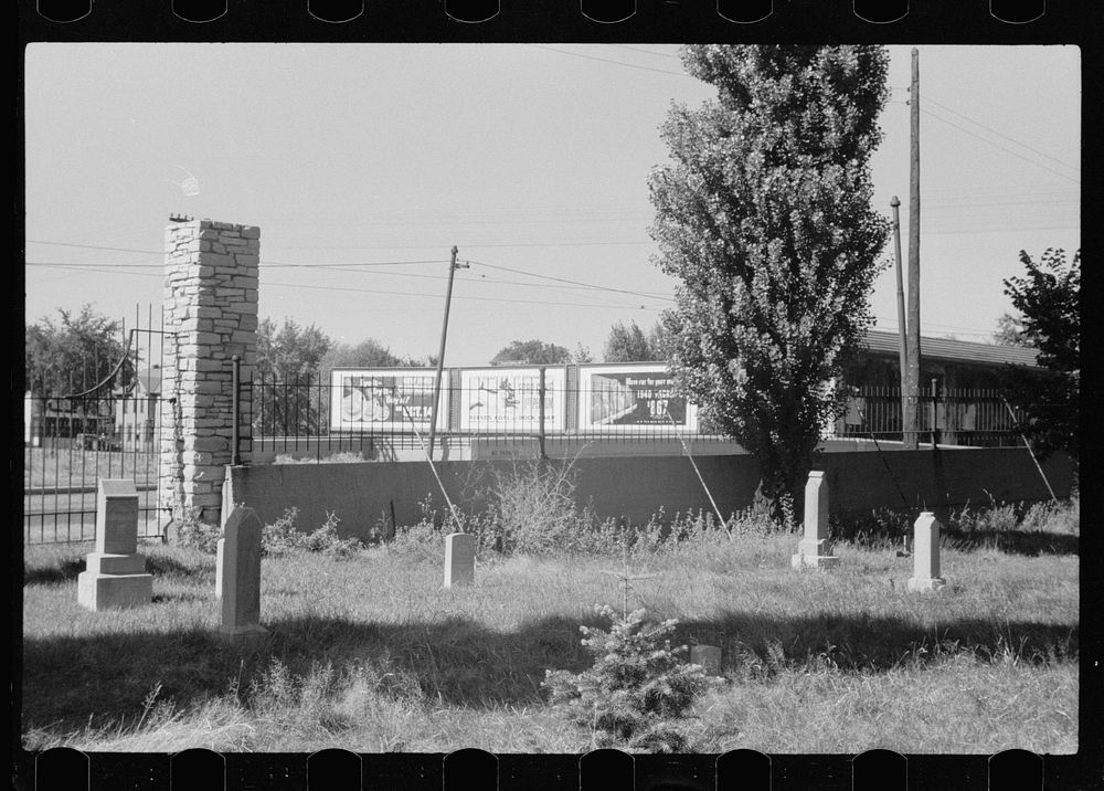 [Untitled photo, possibly related to: City graveyard, Minneapolis, Minnesota]. Sourced from the Library of Congress.