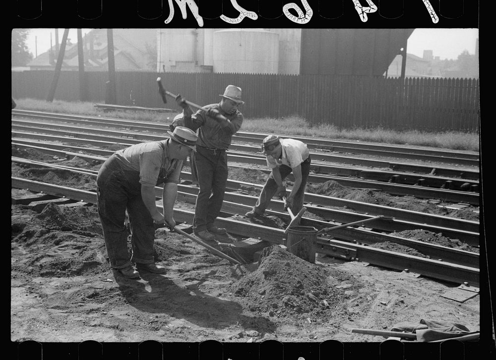 Railroad yards, Minneapolis, Minnesota. Sourced from the Library of Congress.