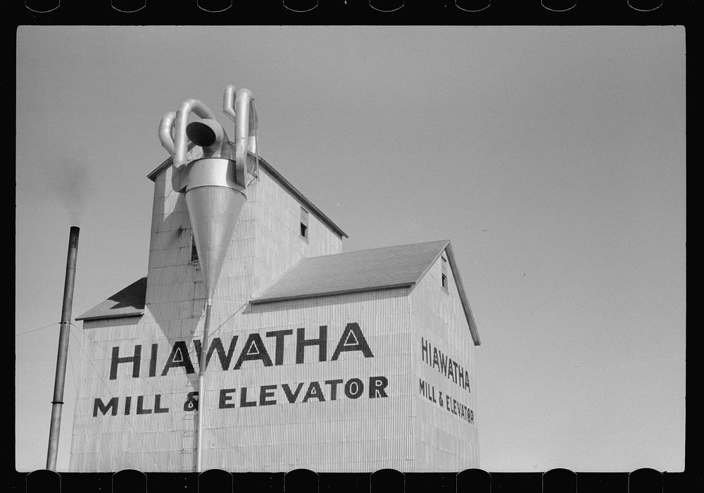[Untitled photo, possibly related to: Grain elevator, Minneapolis, Minnesota]. Sourced from the Library of Congress.