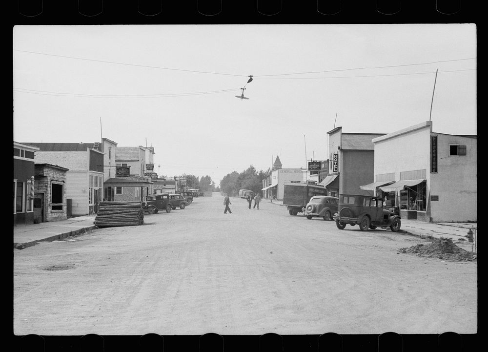 Main street of Kelliher, Minnesota, once a booming lumber town. Sourced from the Library of Congress.