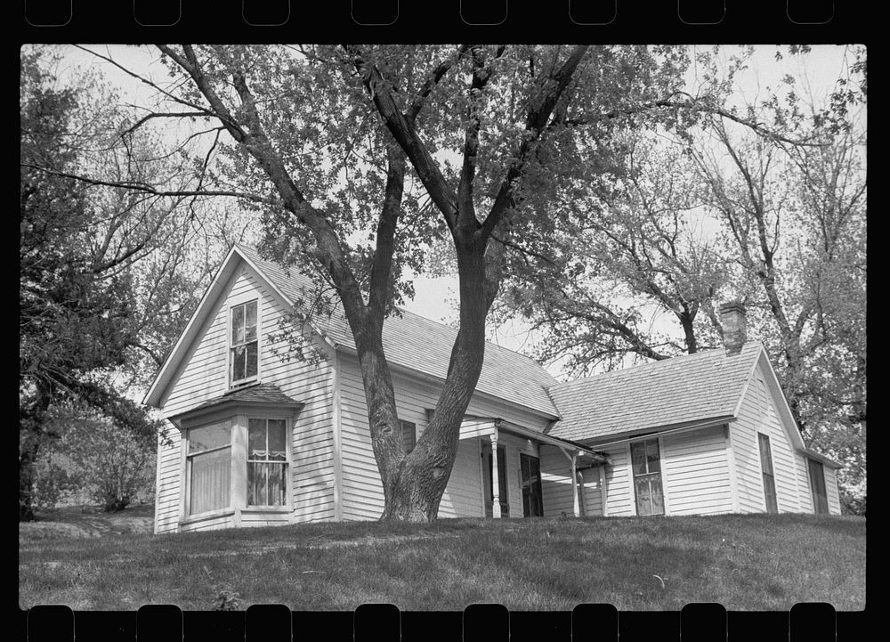 Danish farm home, Monona County, Iowa. Sourced from the Library of Congress.