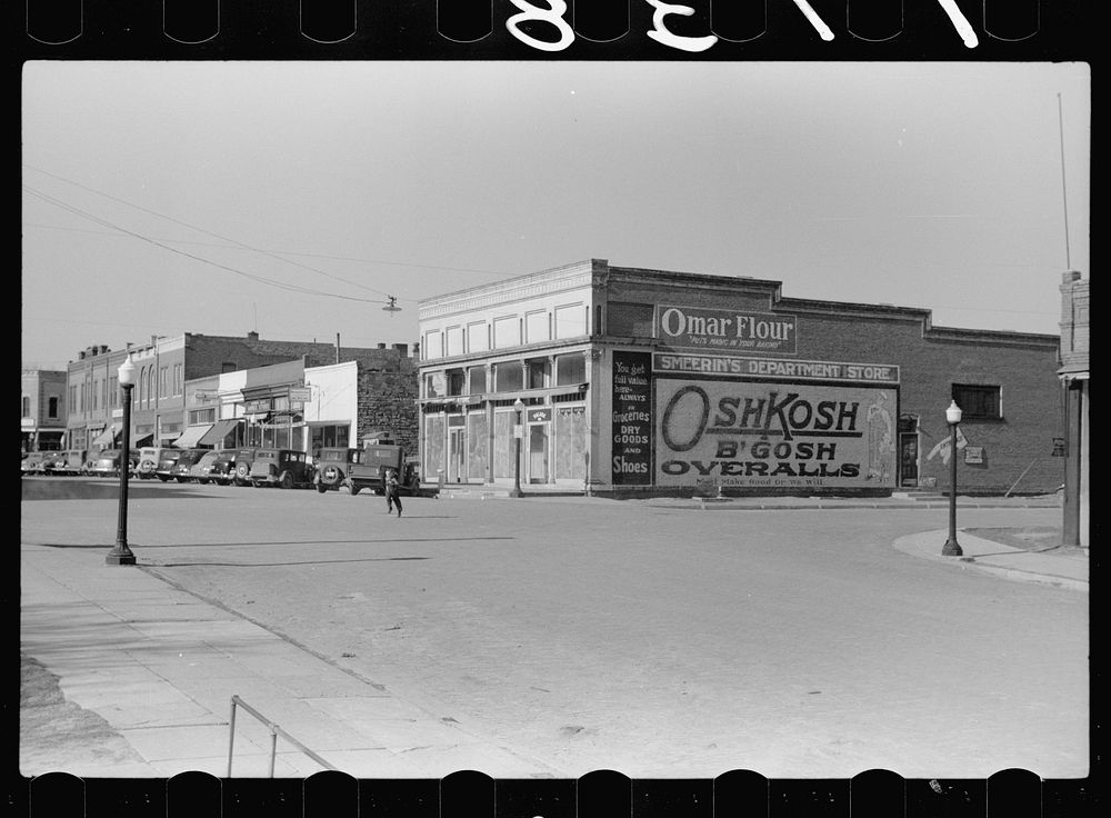 Main street, Woodbine, Iowa. Sourced from the Library of Congress.