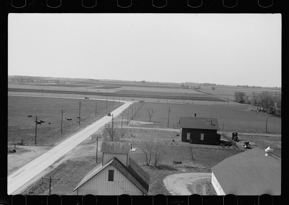 Road leading into Scranton, Iowa. Sourced from the Library of Congress.