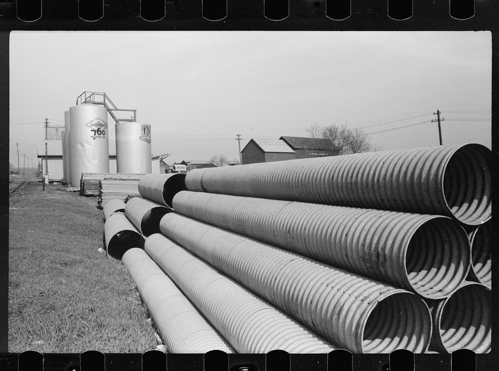 Oil tanks and pipes, Grundy County, Iowa. Sourced from the Library of Congress.