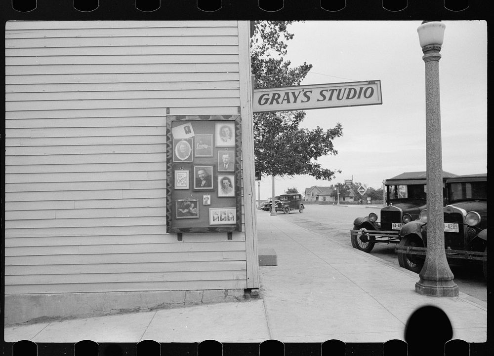 Photographer's studio, Sisseton, South Dakota. Sourced from the Library of Congress.