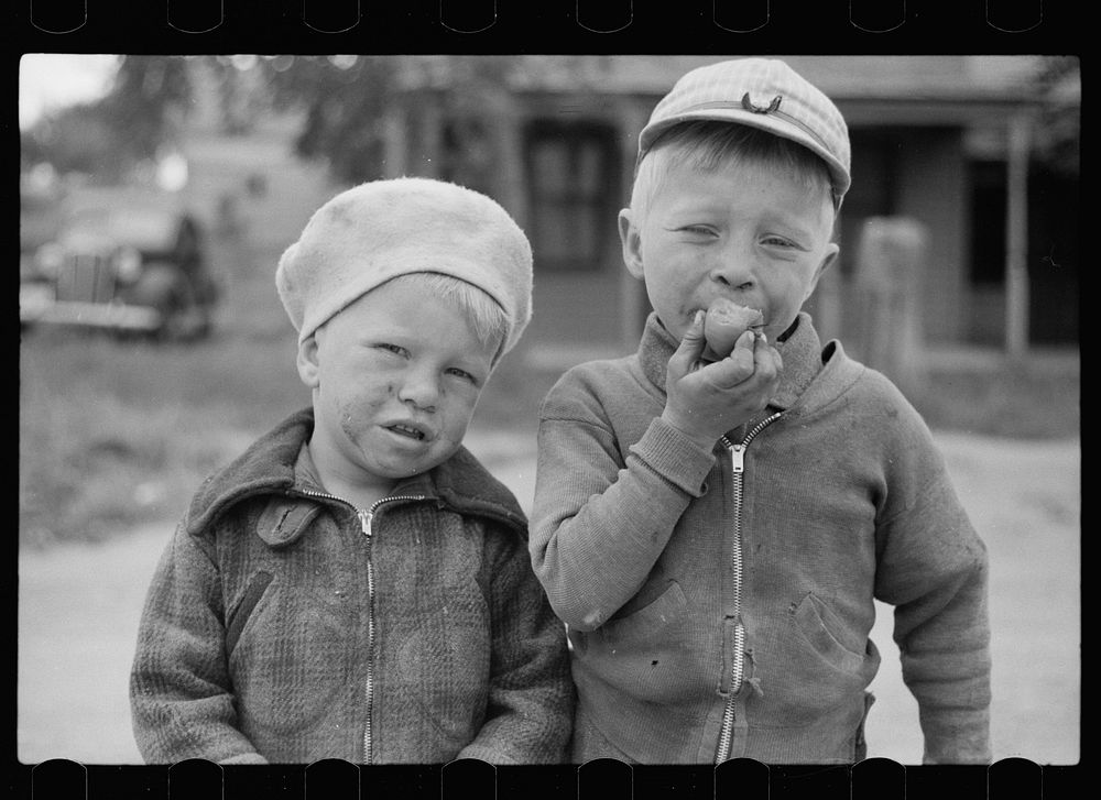 Children in Sisseton, South Dakota. Sourced from the Library of Congress.