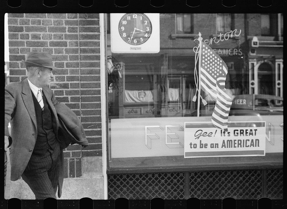 Covington, Kentucky, street corner, 3:33 p.m.. Sourced from the Library of Congress.