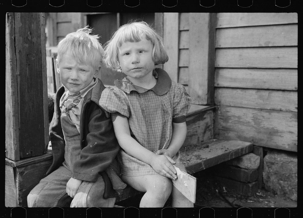 Children who live in the s, Dubuque, Iowa. Sourced from the Library of Congress.