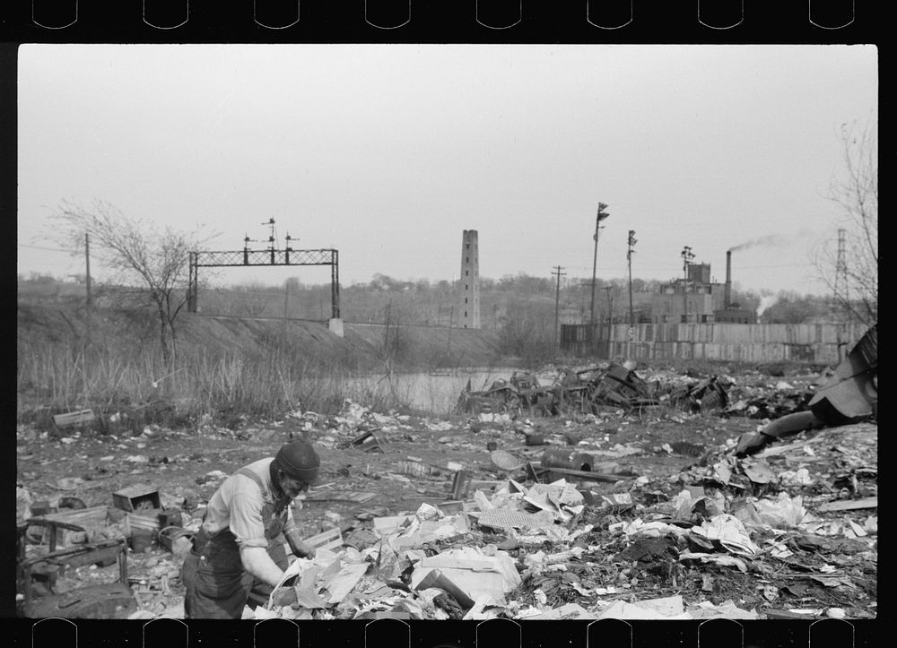 [Untitled photo, possibly related to: Foraging for food, city dump, Dubuque, Iowa. Produce houses dump apples, grapefruit…
