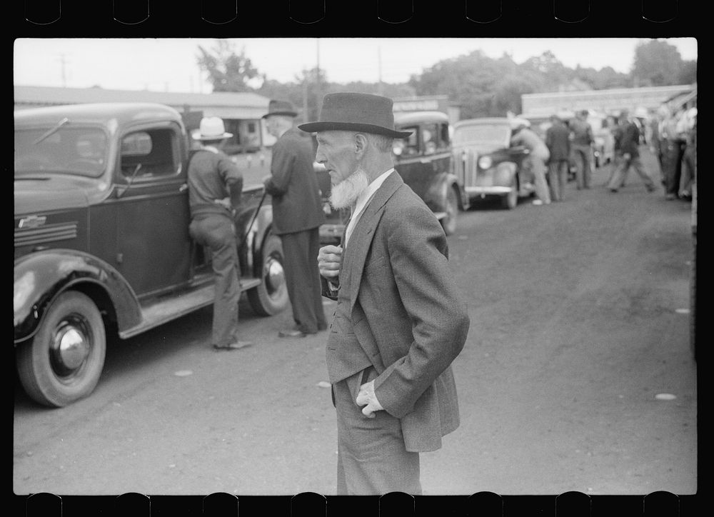 Visitor at fruit market, Benton Harbor, Michigan. Sourced from the Library of Congress.