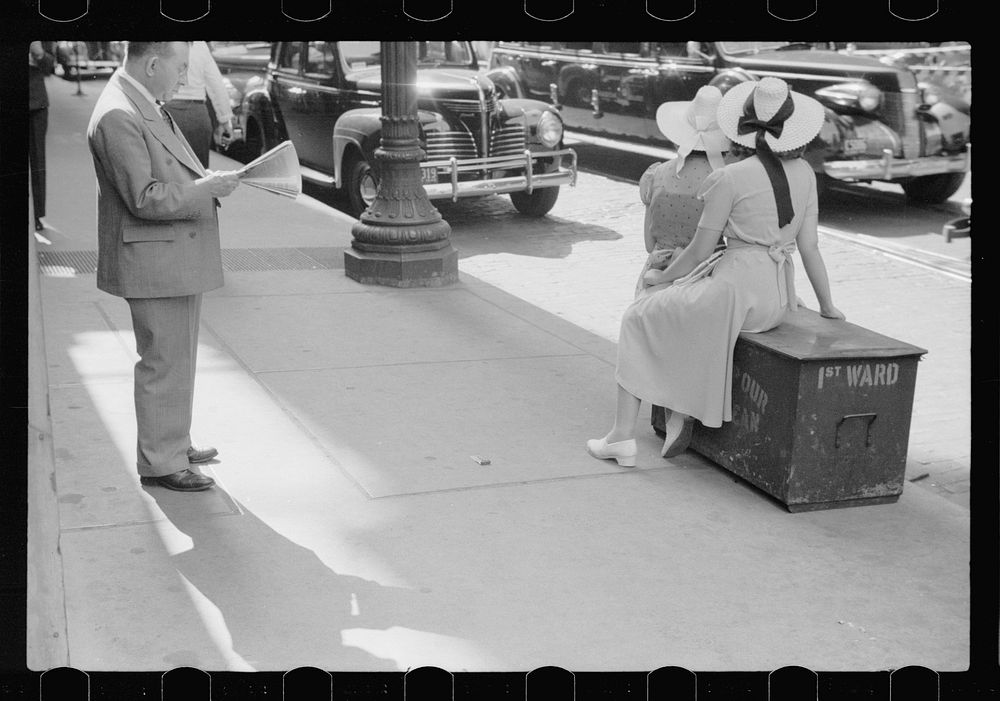 [Untitled photo, possibly related to: Girls waiting for street car, Chicago, Illinois]. Sourced from the Library of Congress.