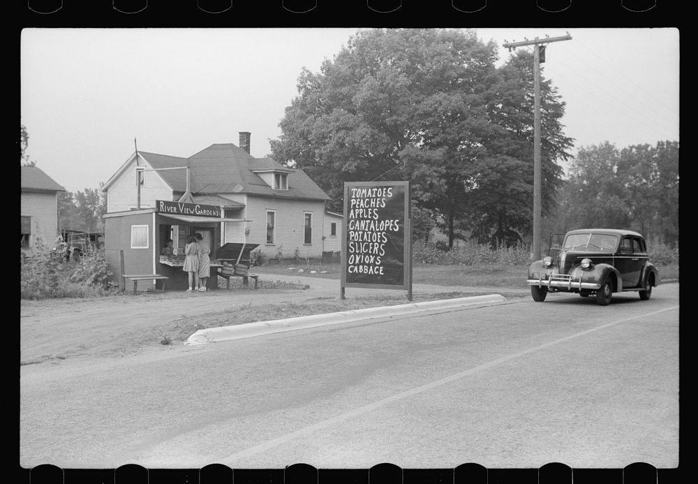 Roadside stand, Berrien County, Michigan. Sourced from the Library of Congress.