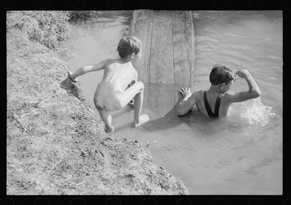 Swimming hole at the Dyess Colony, Mississippi County, Arkansas. Sourced from the Library of Congress.