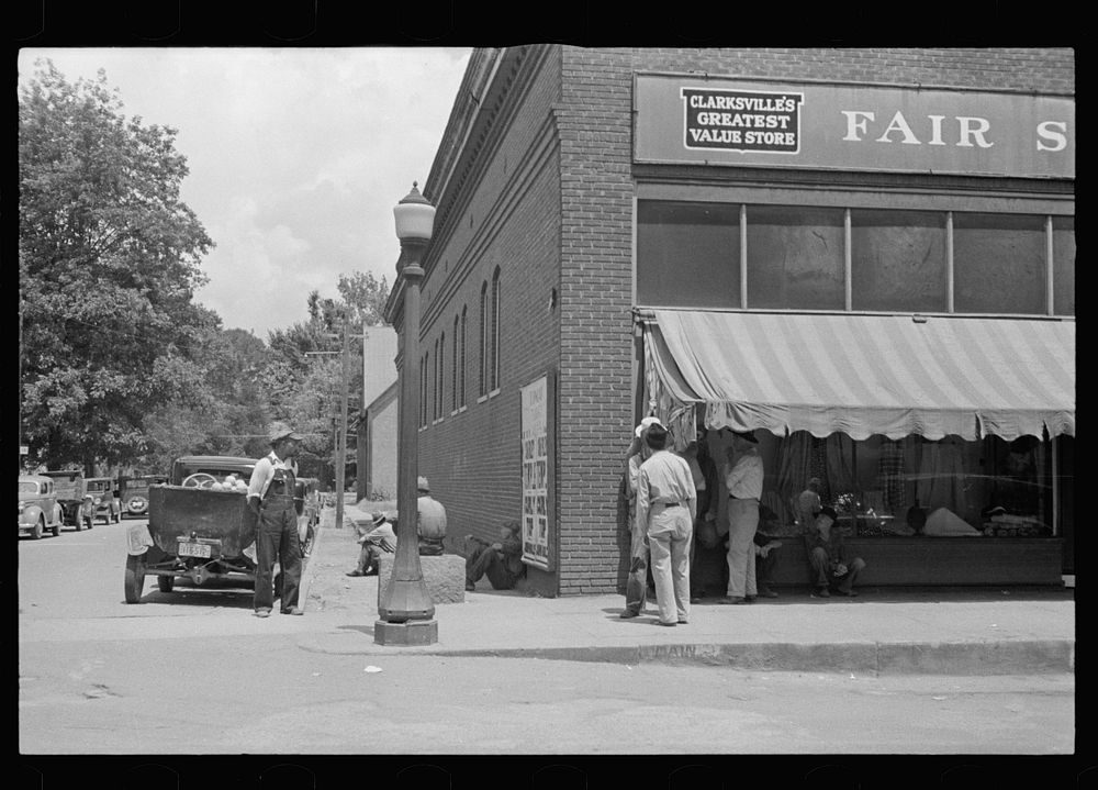 Street scene at Clarksville, Arkansas. Sourced from the Library of Congress.