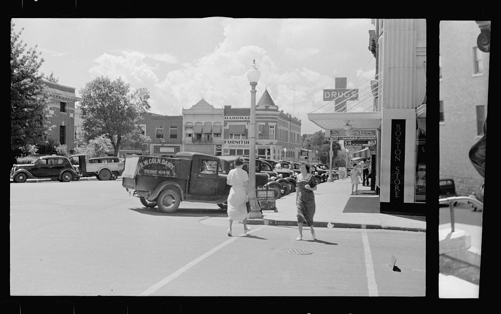 [Untitled photo, possibly related to: Scene at Fayetteville, Arkansas]. Sourced from the Library of Congress.