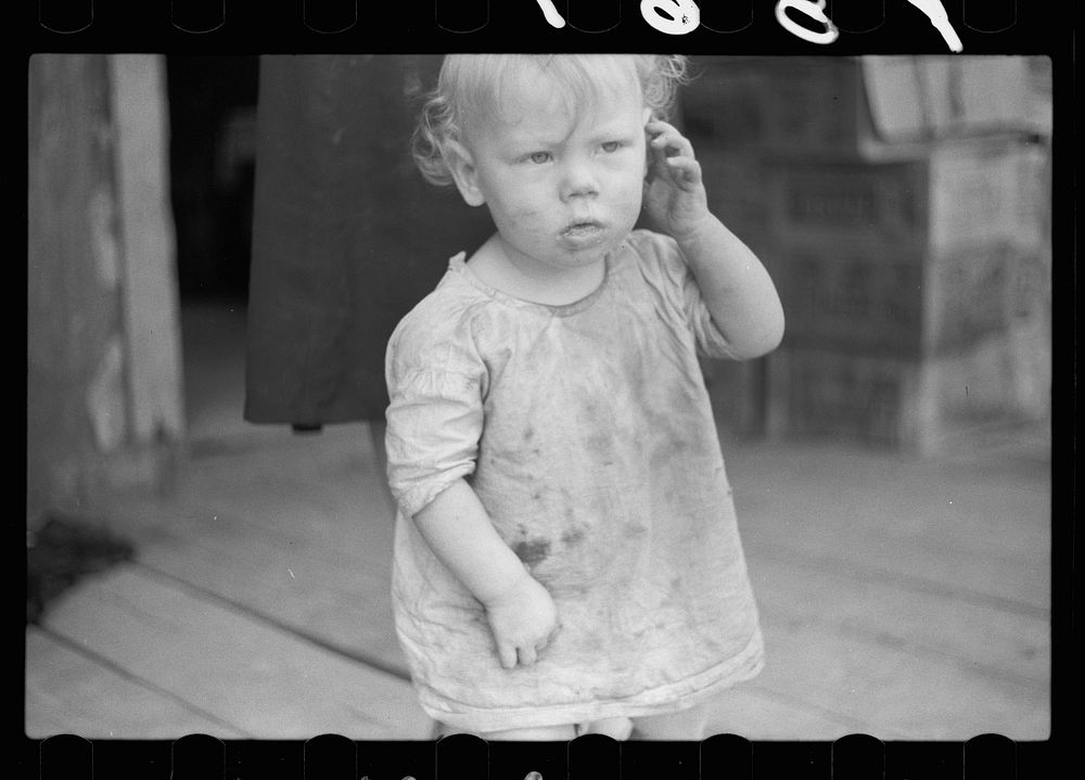 [Untitled photo, possibly related to: Child of Ozark Mountains farmer, Missouri]. Sourced from the Library of Congress.