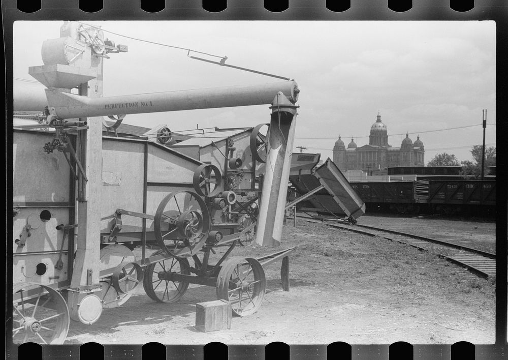 Threshing machine. State capitol. Des Moines, Iowa. Sourced from the Library of Congress.