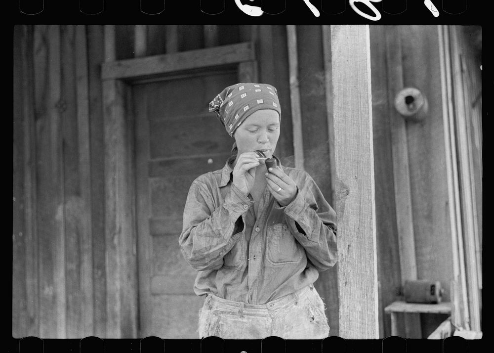 Wife of Ozark Mountains farmer, Missouri. Sourced from the Library of Congress.