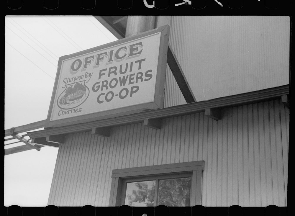 Office of fruit growers coop canning plant, Sturgeon Bay, Wisconsin. Sourced from the Library of Congress.