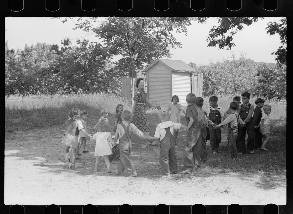 Migrant children at nursery school, Berrien County, Michigan. Sourced from the Library of Congress.