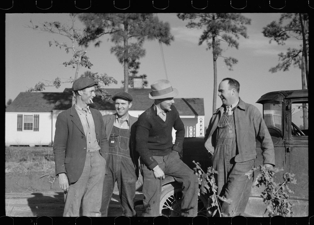 Group of homesteaders, Penderlea Farms, North Carolina. Sourced from the Library of Congress.