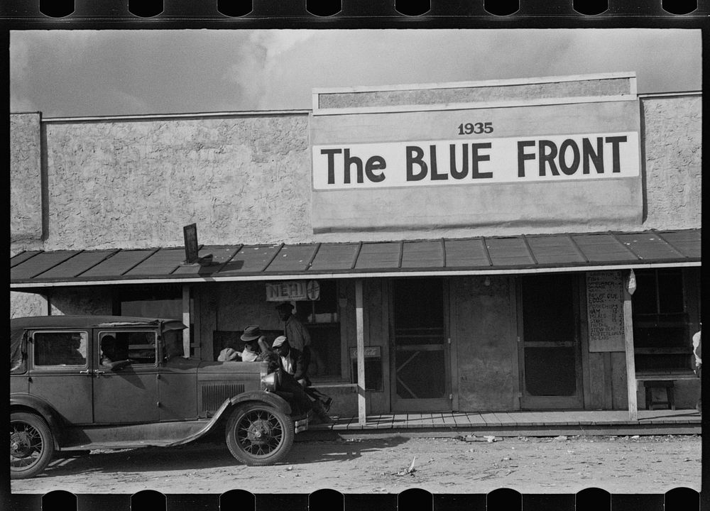 A restaurant in the  section of Belle Glade, Florida. Sourced from the Library of Congress.