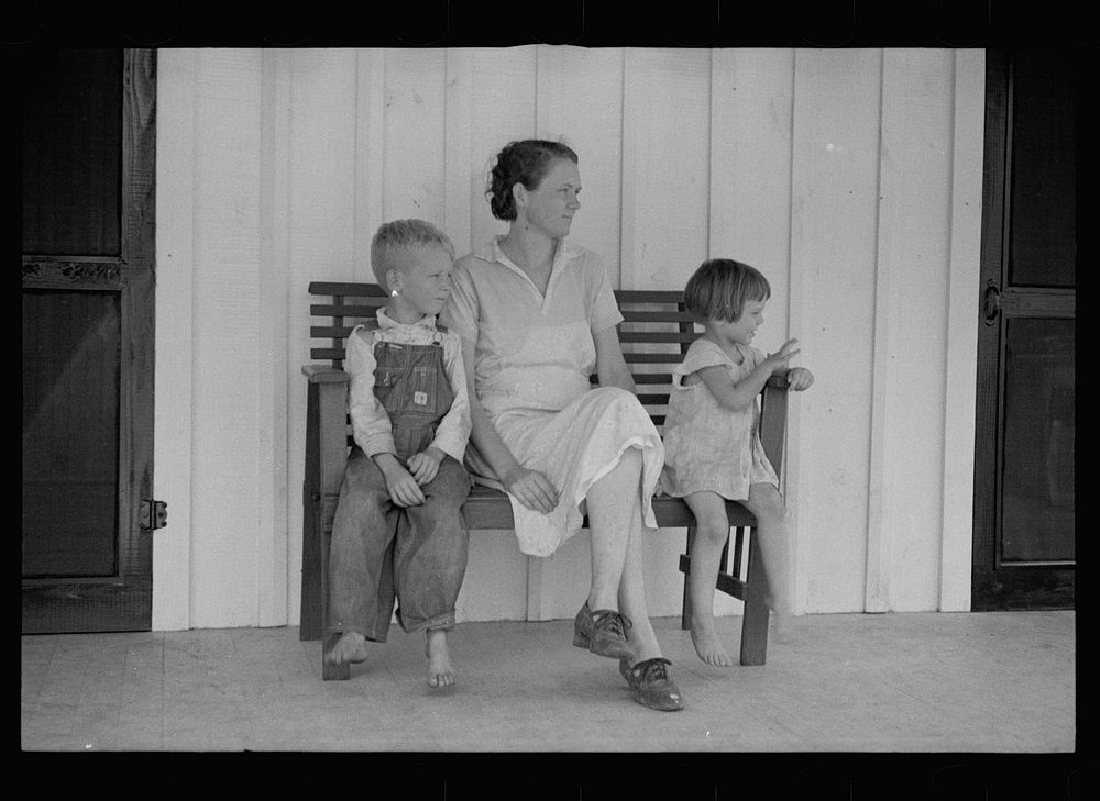 Wife and children of tenant farmer who has been resettled, Irwin County, Georgia. Sourced from the Library of Congress.