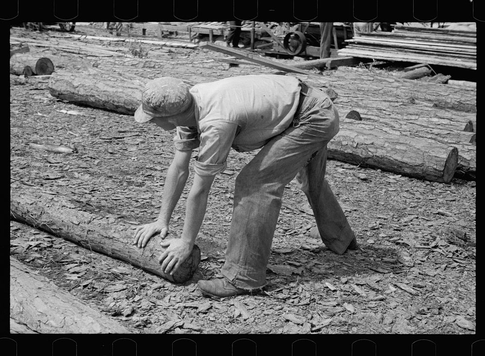 Sawmill worker, Irwinville Farms, Georgia. Sourced from the Library of Congress.