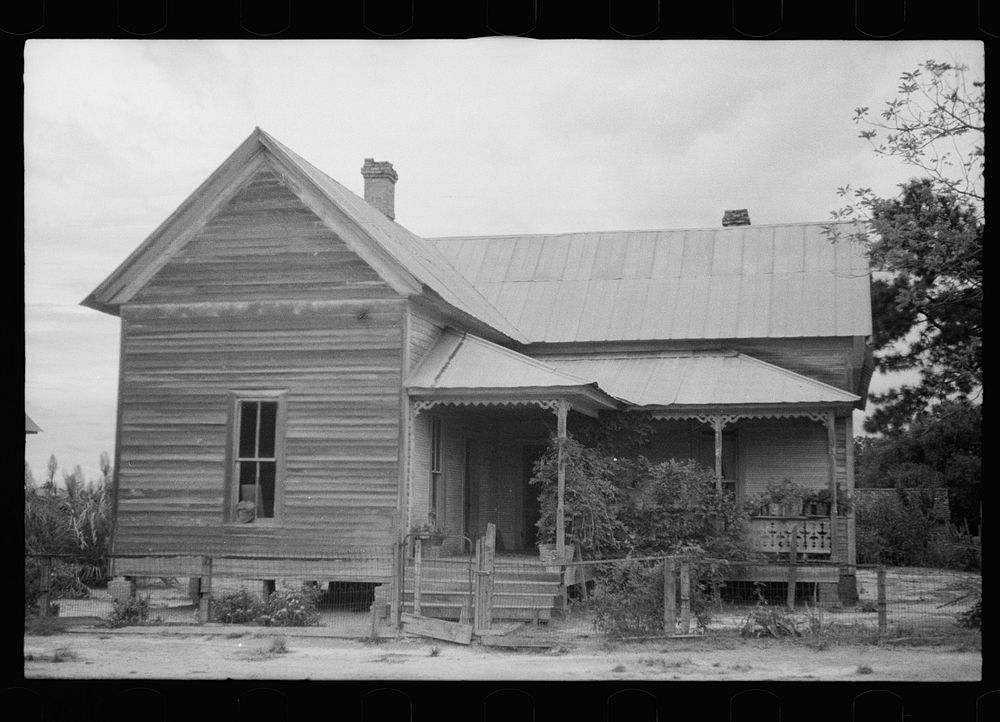 House before improvements have been made, Irwin County, Georgia. Sourced from the Library of Congress.
