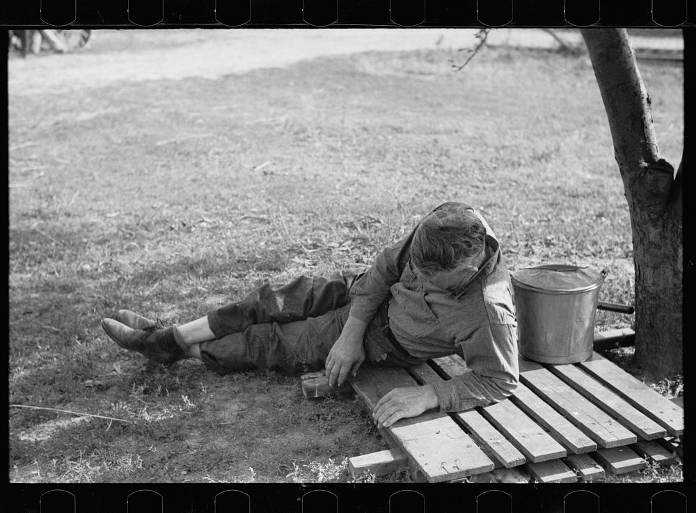 [Untitled photo, possibly related to: Part of threshing crew taking a rest, Frederick, Maryland]. Sourced from the Library…
