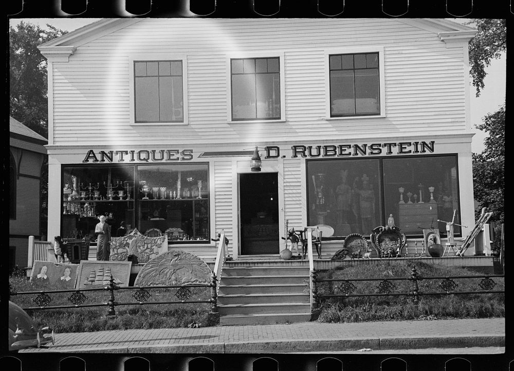 Antique shop, Rockland, Maine. Sourced from the Library of Congress.