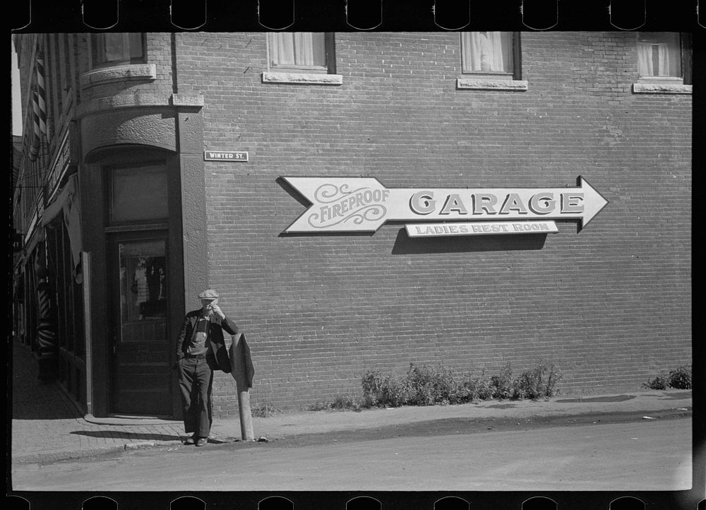 Street corner, Rockland, Maine. Sourced from the Library of Congress.