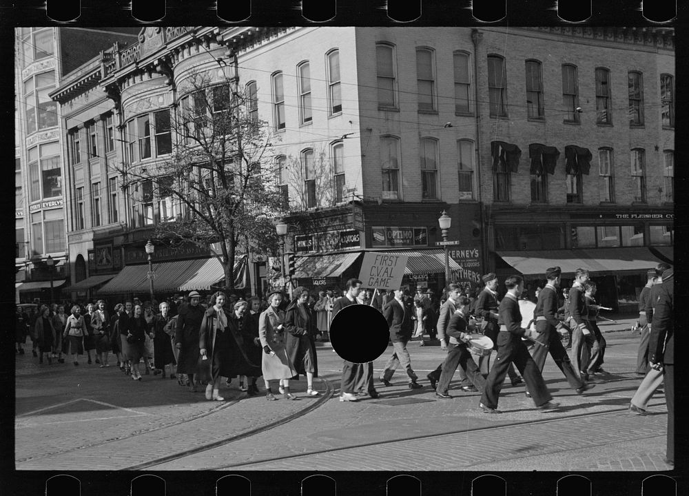 [Untitled photo, possibly related to: Main street of Hagerstown on Saturday afternoon, Maryland]. Sourced from the Library…