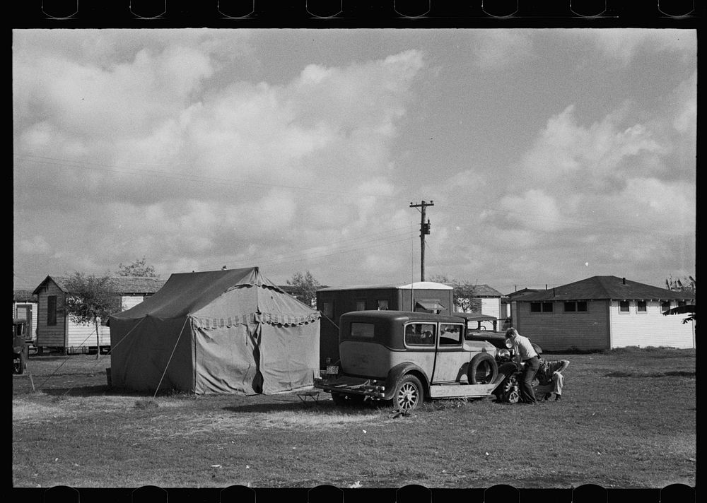 Camp for migrant agricultural workers, near Belle Glade, Florida. Sourced from the Library of Congress.