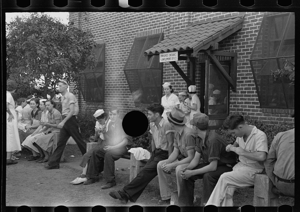 [Untitled photo, possibly related to: Workers in canning plant during change of shift. Many of these are migratory. Polk…